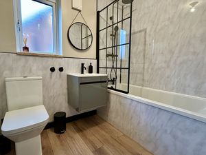 Family Bathroom- click for photo gallery